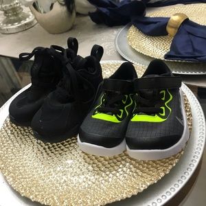 Bundle of 2 Nike sneakers size 4